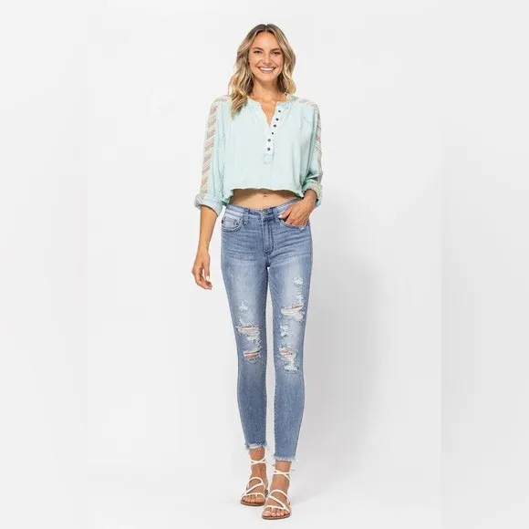 NWT Medium Wash Mid Rise Destroyed Skinny Jeans size 20W
