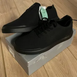 Perry Ellis Men’s Ultra Foam Sneakers