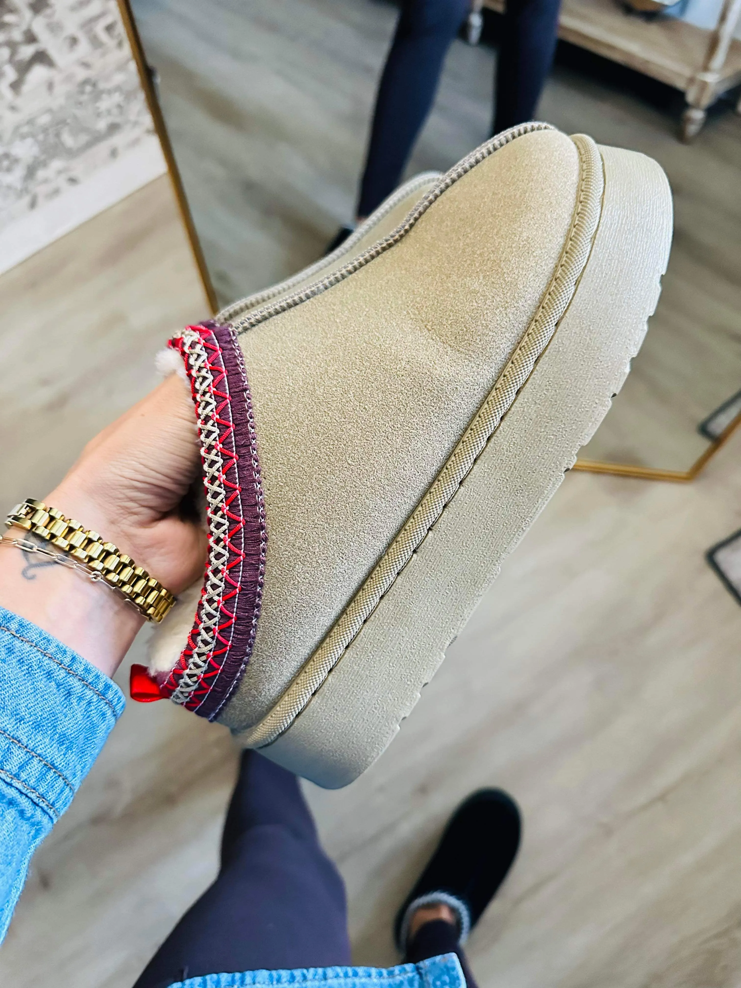 PREORDER Faux Fur Center-Seam Slippers