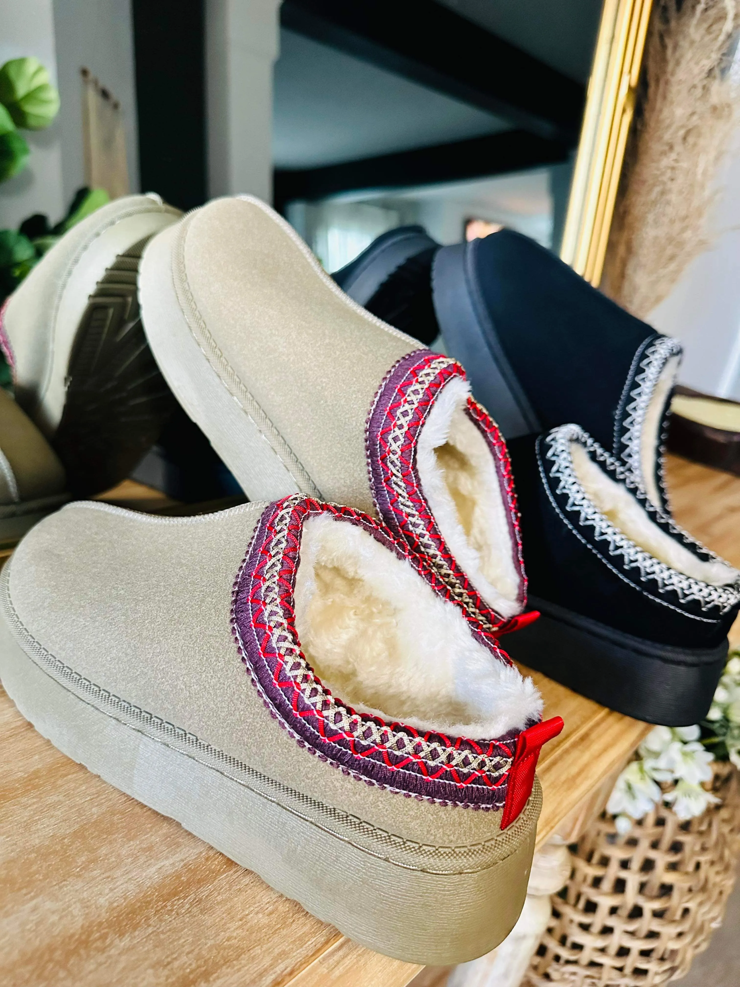 PREORDER Faux Fur Center-Seam Slippers