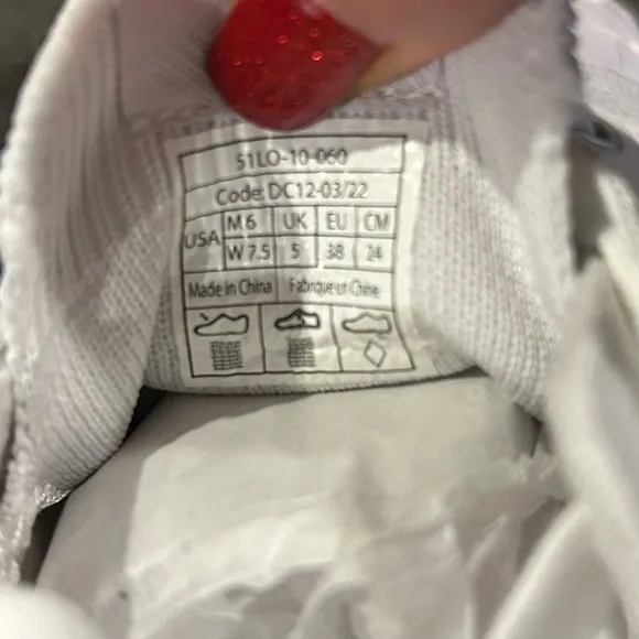 Red Ball Jets Classic White 51 Low-Top Sneakers Sz.W7.5/M6