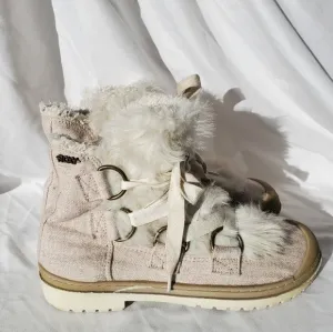 ROXY &quot;Zurich&quot; Wool Boots Women's Faux Fur Ankle Lace up fluffy Boots, size 7.5