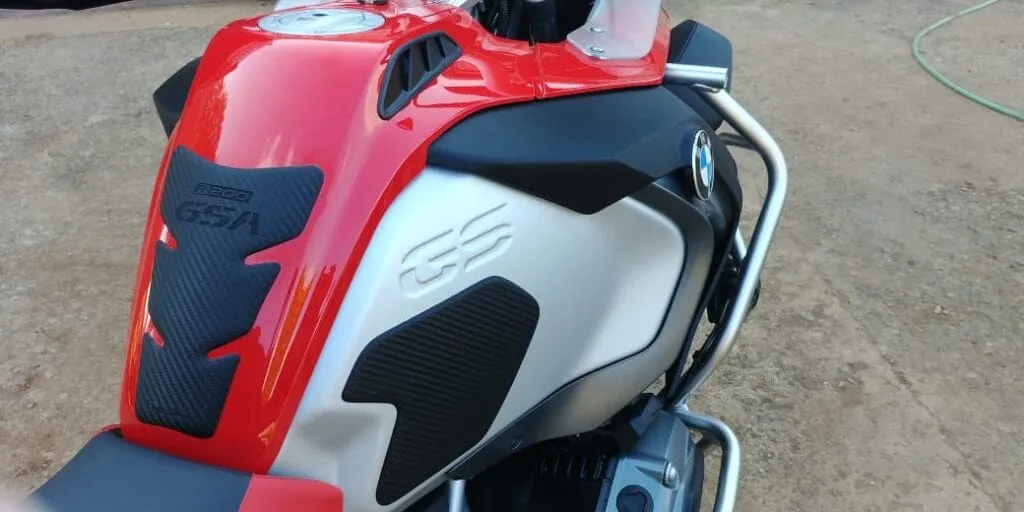 Rubbatech knie tankpads met compas opdruk R 1200 GSA en R 1250 GSA