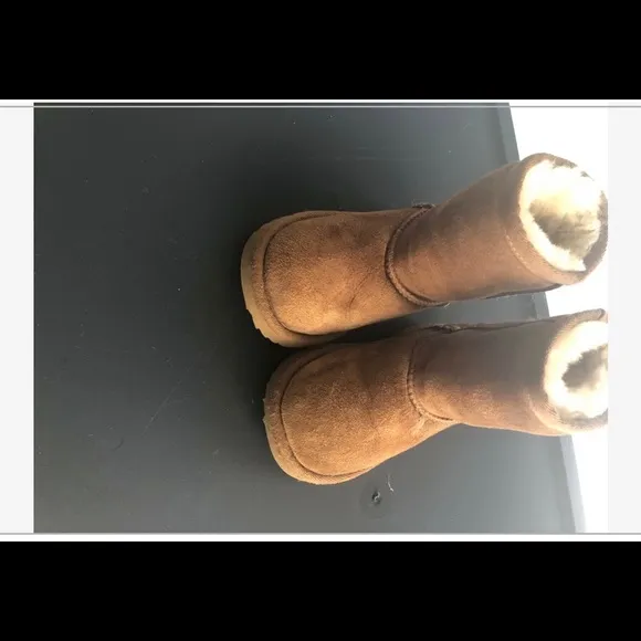 Size 8 toddler ugg boots