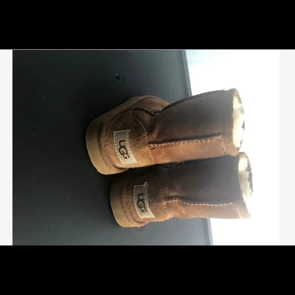 Size 8 toddler ugg boots