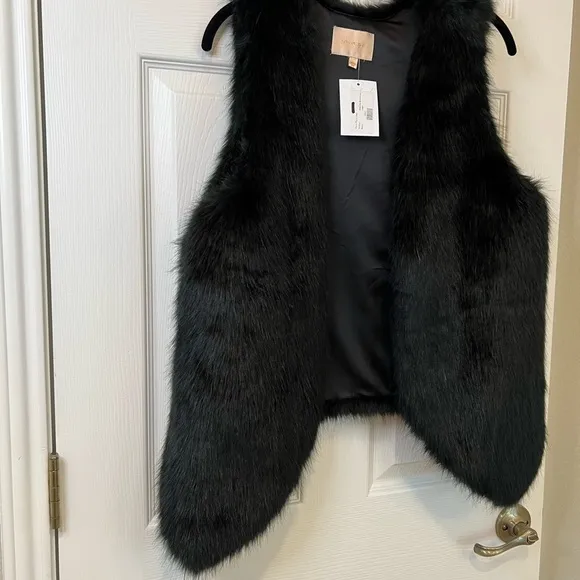 Skies are Blue Faux Fur Black Vest NWT Size Medium