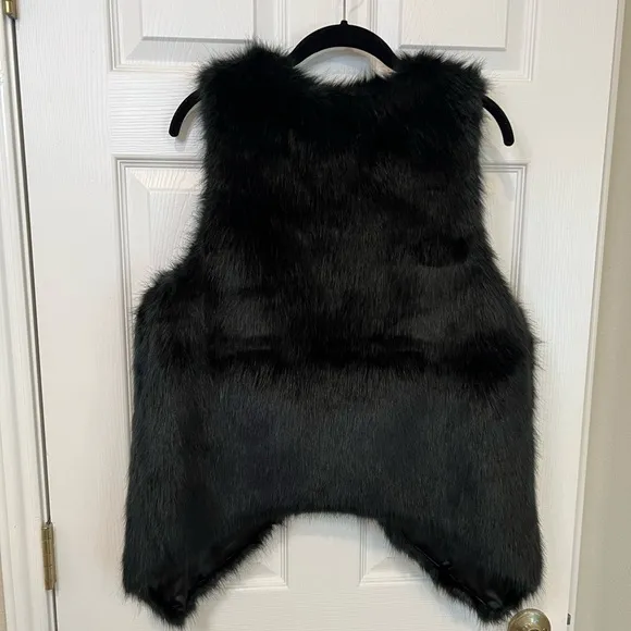 Skies are Blue Faux Fur Black Vest NWT Size Medium