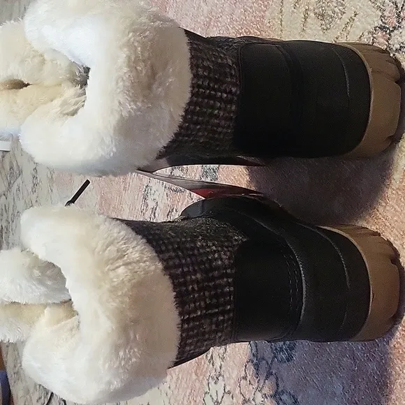 Storm by Cougar Women's Cabin Black Pull On Ankle Lace Up Waterproof Boot Size 6