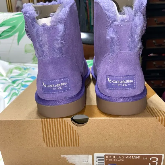 Super cute UGG boots size (3)
