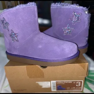 Super cute UGG boots size (3)