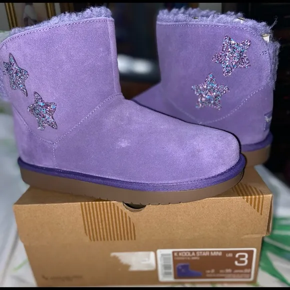 Super cute UGG boots size (3)