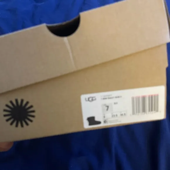 Uggs toddler size 7c