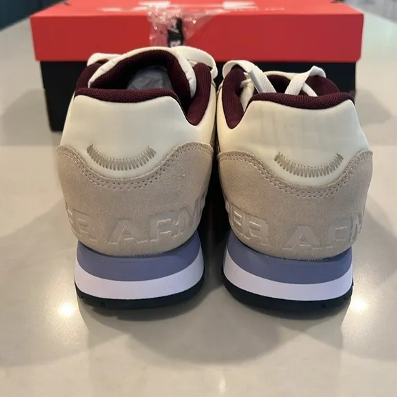Under Armour Essential runner, men sneakers, brand new with box, size 8.