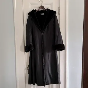 Utex Design Long Black Fur-Lined Coat with Hood