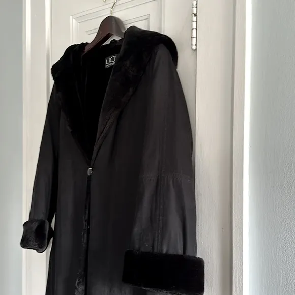 Utex Design Long Black Fur-Lined Coat with Hood