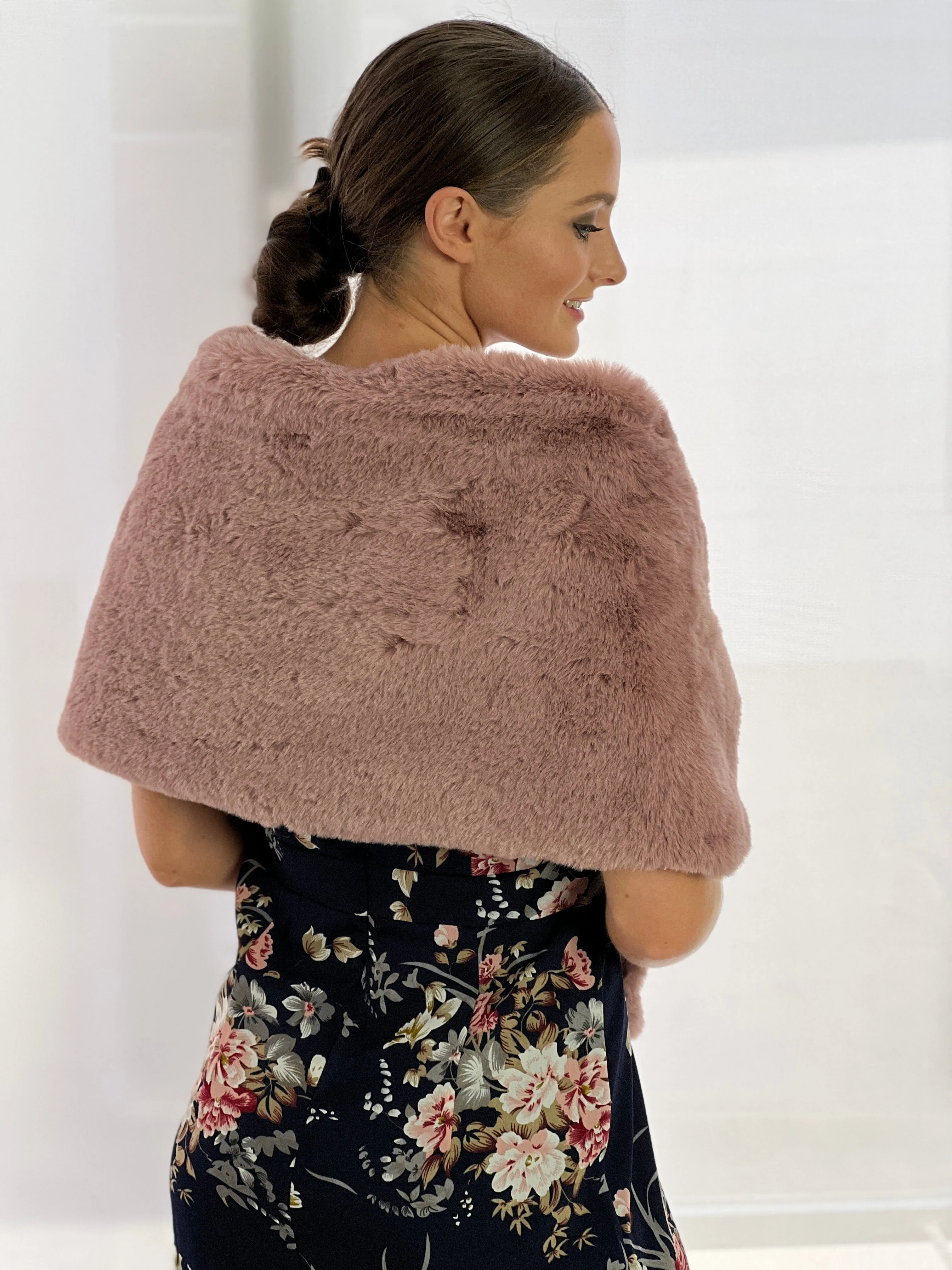 Xiamo Faux Fur Shawl